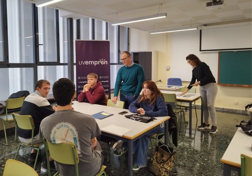 Alumnes a la sessió de Fàbrica d'Idees